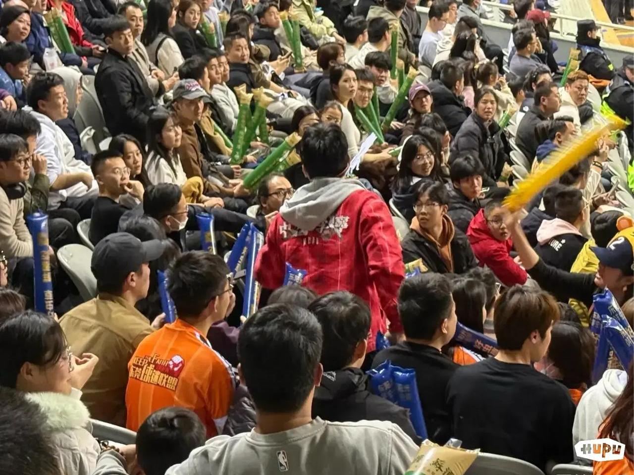 激烈较量在即，球迷们期待双方大比拼