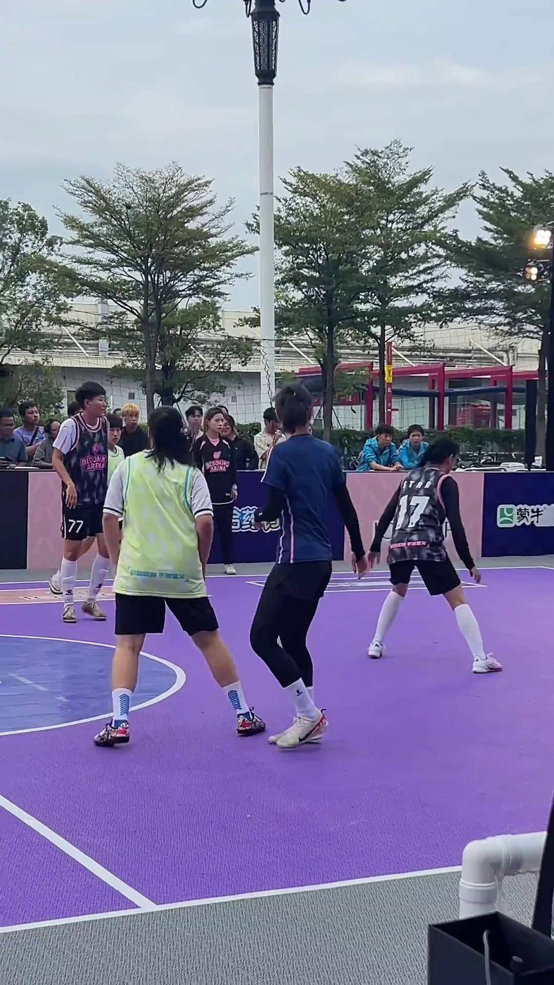 女足比赛中，中国队员马某助攻得手