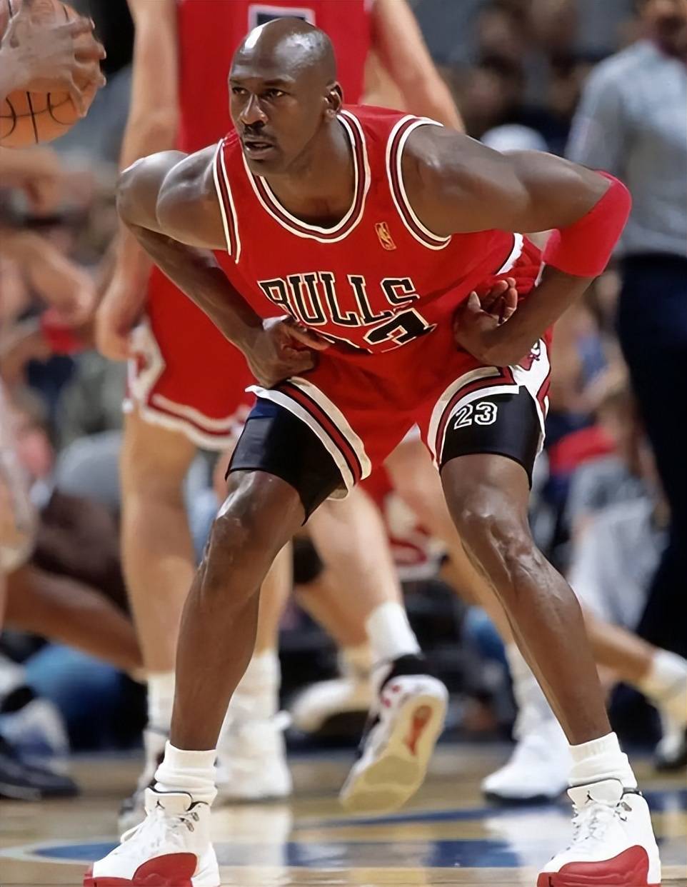 开云体育网页版登录入口-NBA历史上的今天：乔丹再次破纪录荣登得分王巅峰的简单介绍