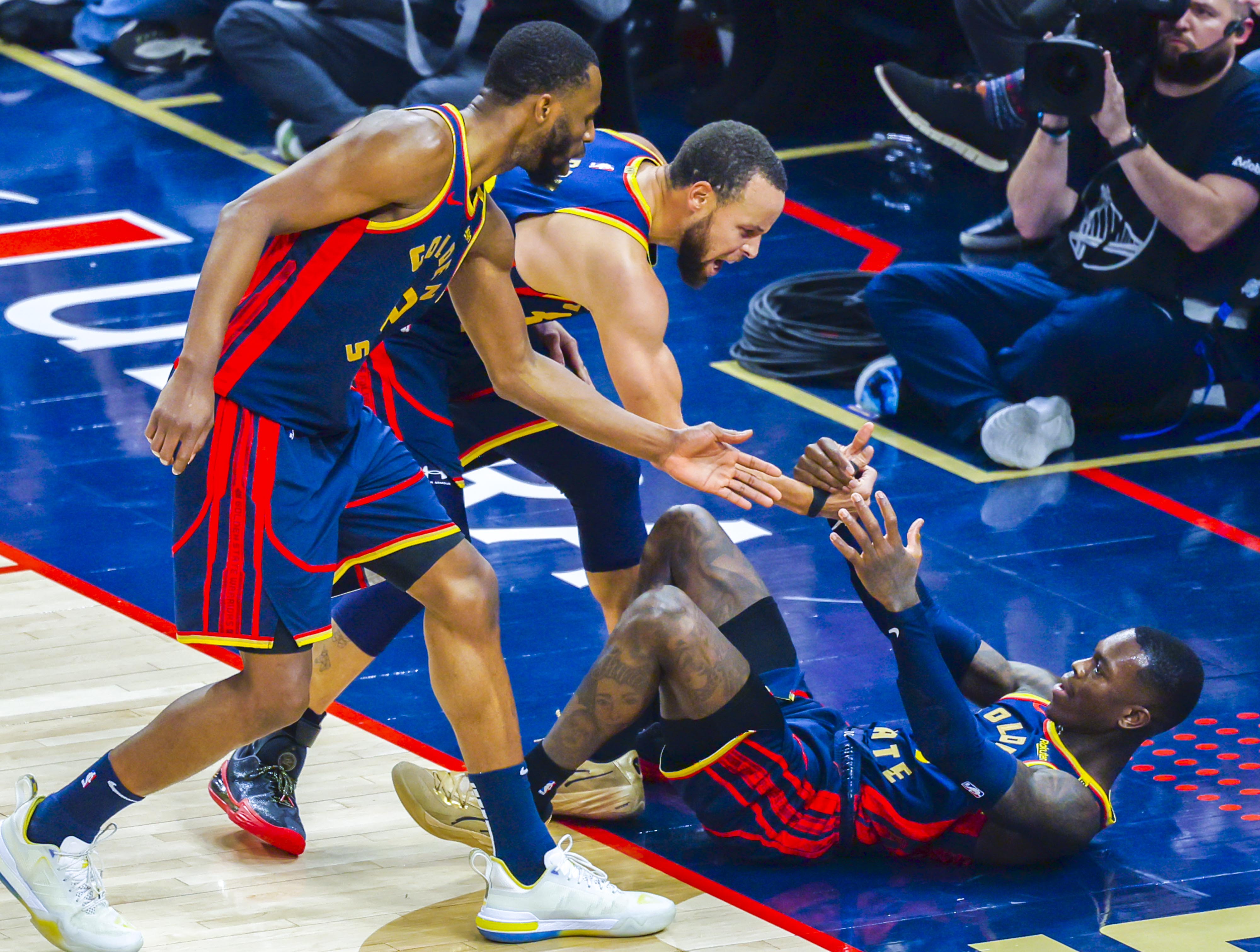 NBA明星球员在季前训练中积极备战新赛季